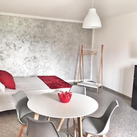 טסרה Red Tower Venice Apartment - 2 Mins From Vce Airport- Free Wifi מראה חיצוני תמונה