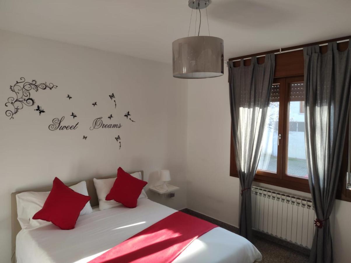 טסרה Red Tower Venice Apartment - 2 Mins From Vce Airport- Free Wifi מראה חיצוני תמונה