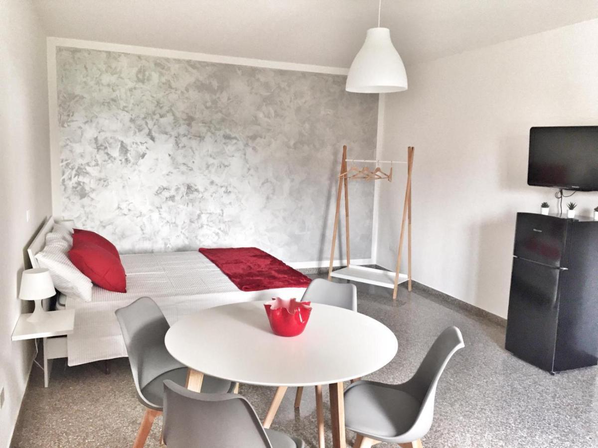 טסרה Red Tower Venice Apartment - 2 Mins From Vce Airport- Free Wifi מראה חיצוני תמונה